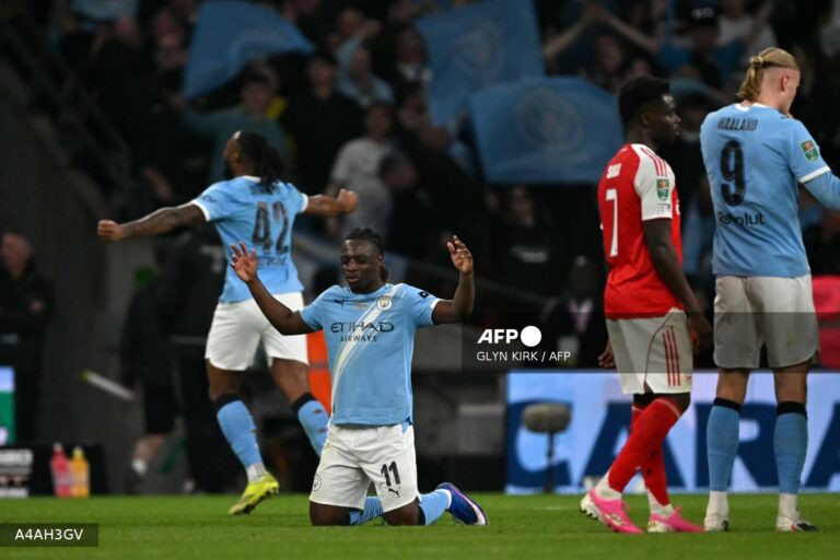 Man City win league cup final against Arsenal